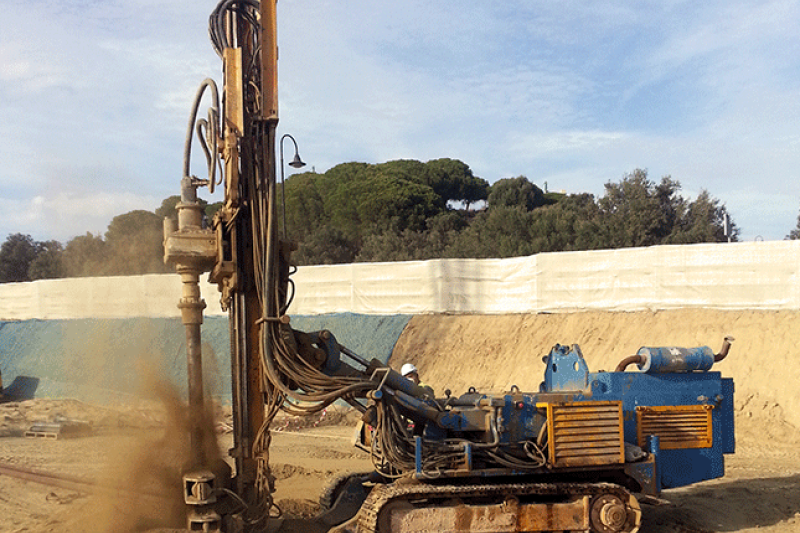 Micropilotes para la construcción de 94 viviendas en Cala de Mijas, Málaga.